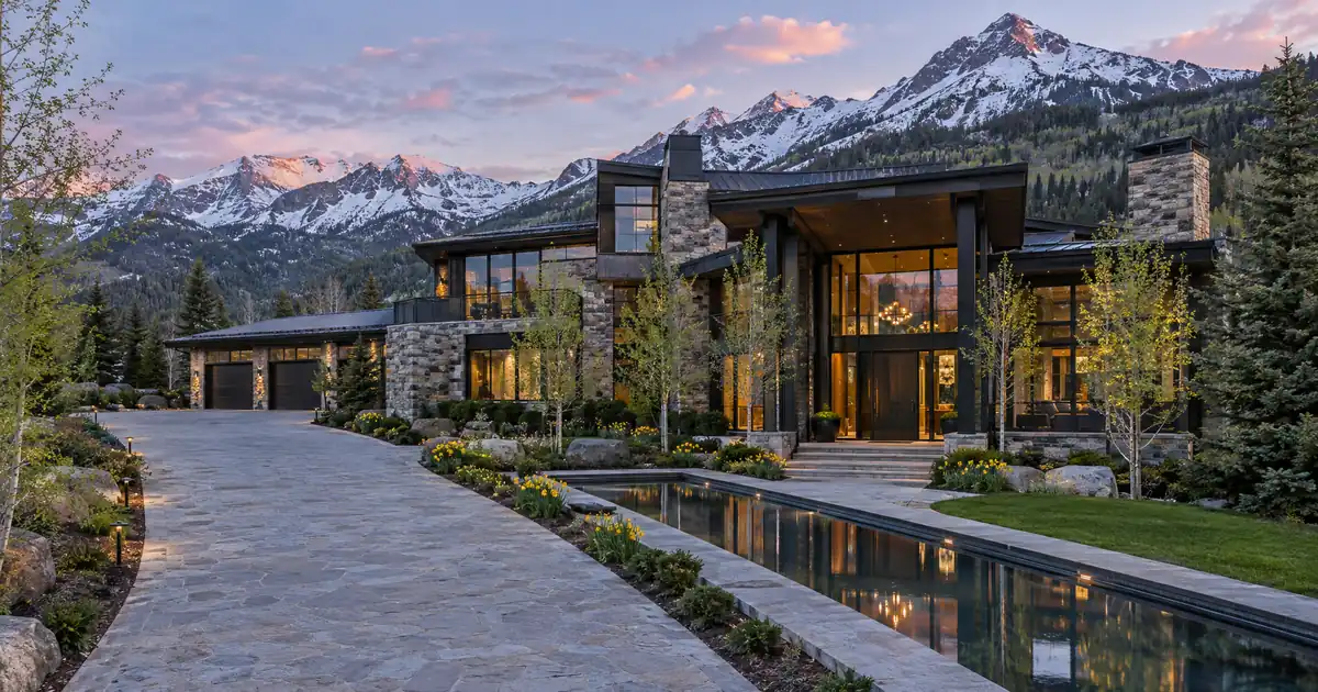 How Surgeons Qualify for a Jumbo Mortgage With Bank Statements