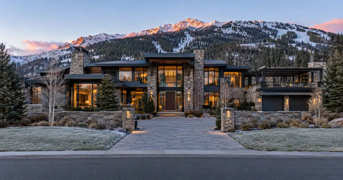 How Much Down Payment Does a Golf Community Home With a Bank Statement Loan Need?