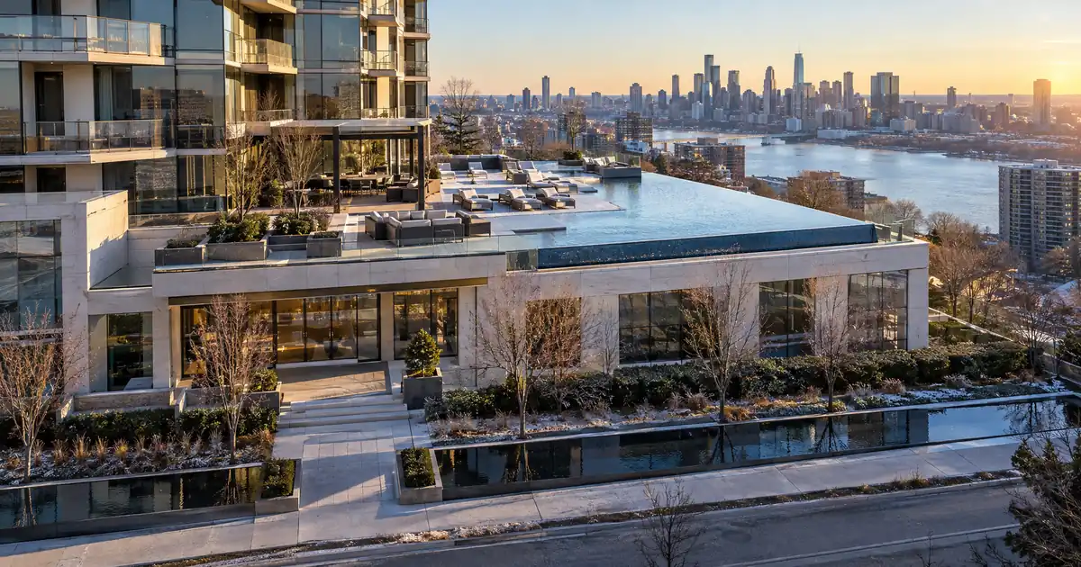 How to Finance a High-Rise Condo With Bank Statements