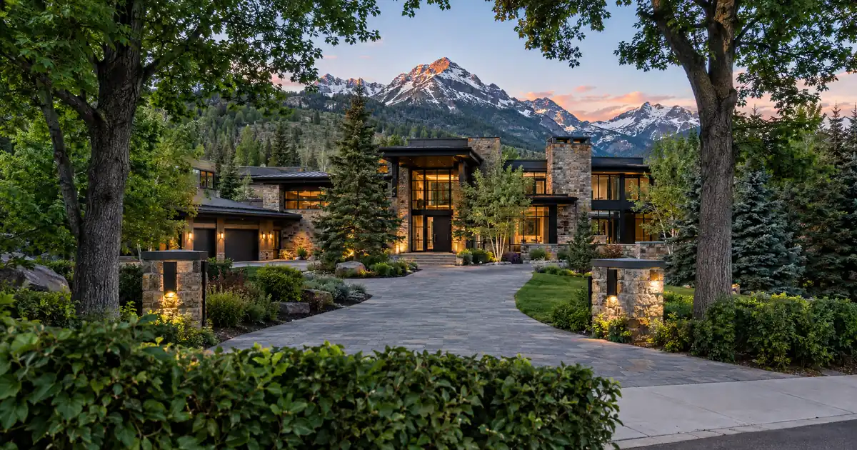Can an Investor With Rentals in LLCs Get a Bank Statement HELOC?