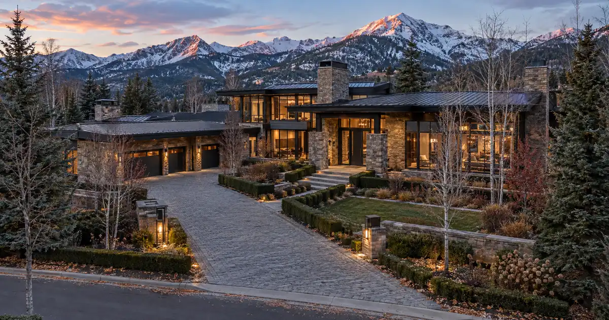 Can an LLC Investor Refinance an Interest-Only Jumbo on Bank Statements?