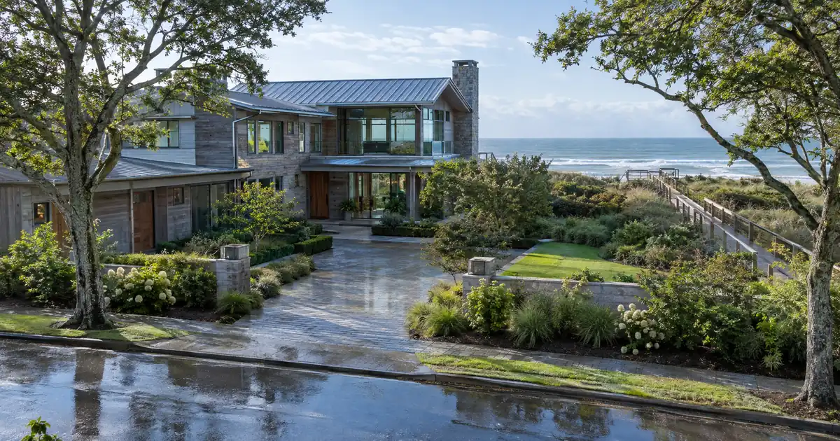 Super Jumbo DSCR Loan vs Bank Statement Loan for a Luxury Rental