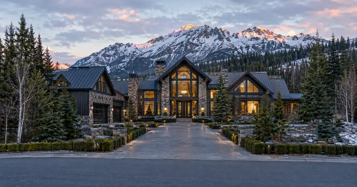 How a Luxury Rental DSCR Loan Works in Alaska
