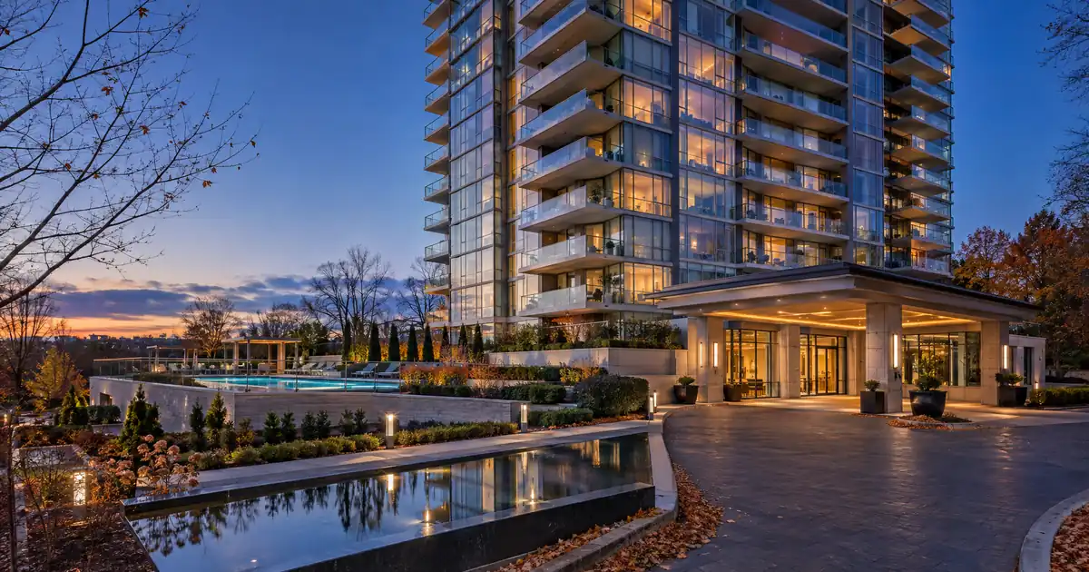 How Non-Warrantable Condo DSCR Down Payment Rules Work for Founders