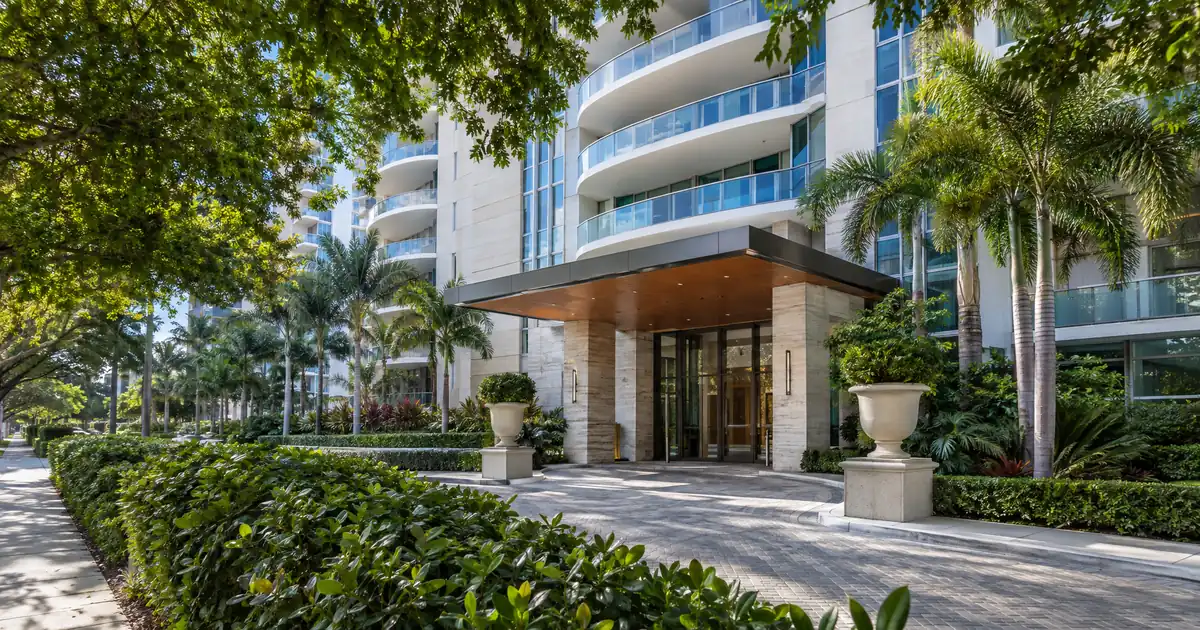 Can a Traditional Jumbo Loan Finance a Non-Warrantable Luxury Condo Rental?