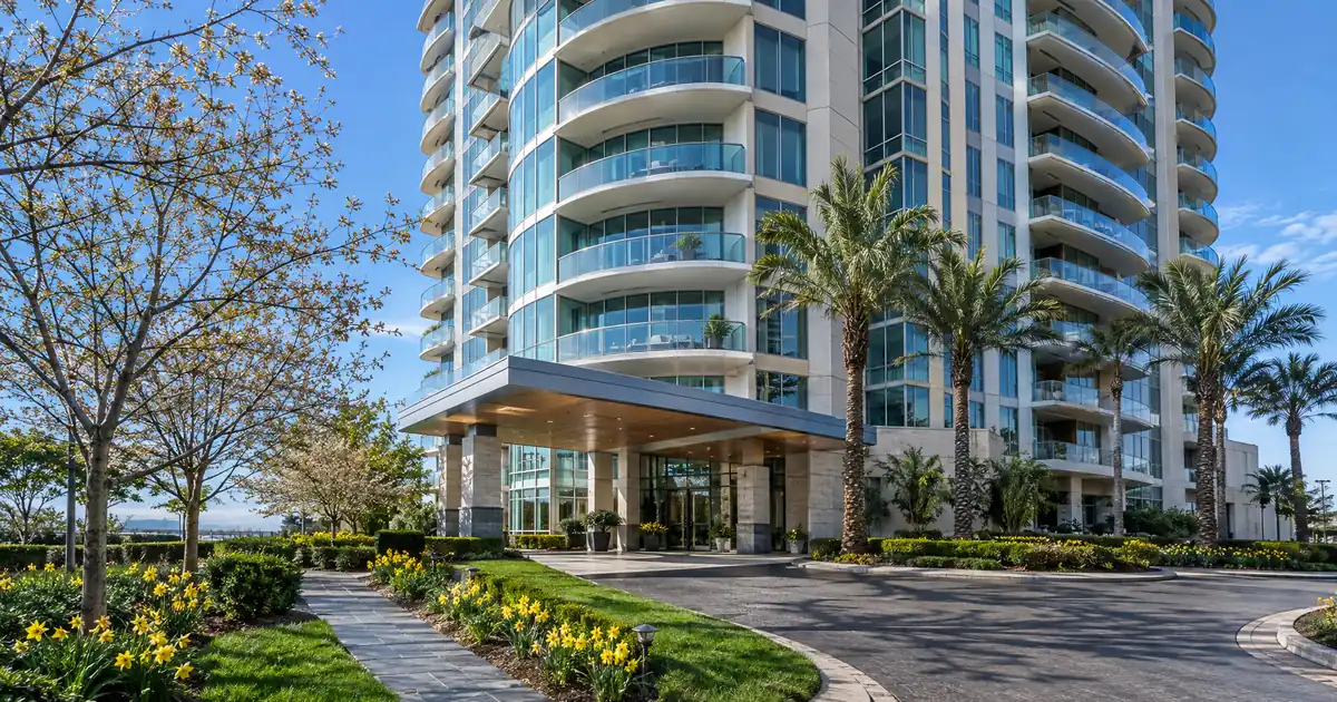 Can an Irrevocable Trust on a Non-Warrantable Condo Get a Super Jumbo DSCR?