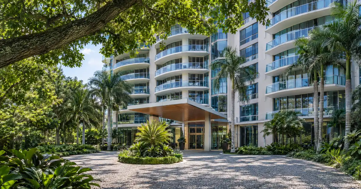 How STR Exposure Affects Condo Warrantability on Super Jumbo DSCR