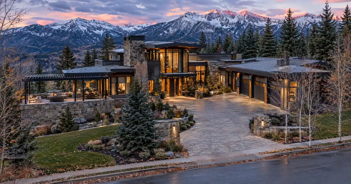 Should You Sell a Luxury Rental or Cash Out With Super Jumbo DSCR?