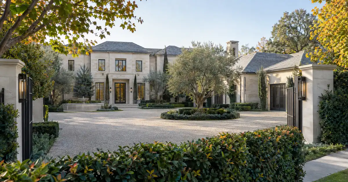 Super Jumbo DSCR Loan vs Line of Credit on a Paid-Off Luxury Rental
