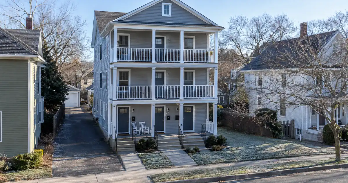 Recourse vs Non-Recourse DSCR for an LLC Operator With 5-50 Doors