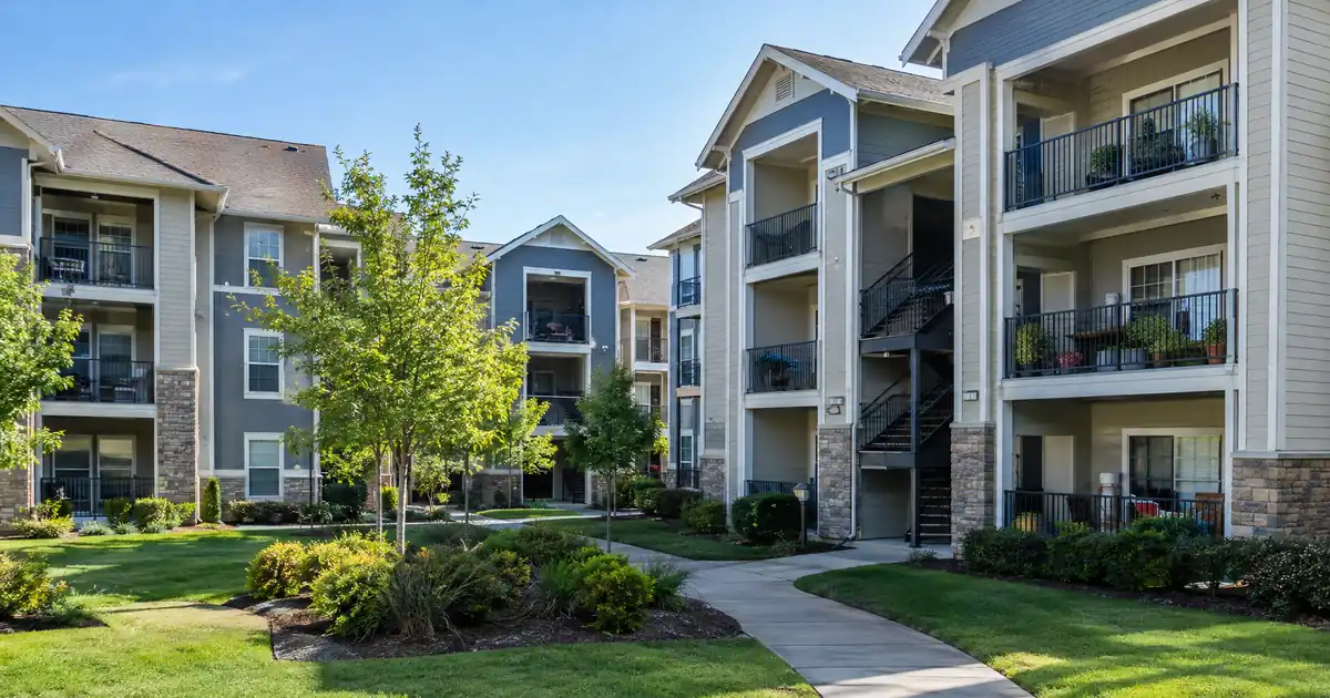 Super Jumbo DSCR vs Agency Small-Balance Financing on a Coastal Six-Unit