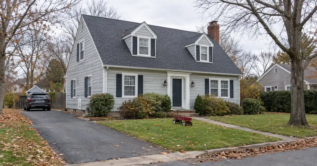 HELOC vs Cash-Out Refinance for a Homeowner Repaying a Family Loan