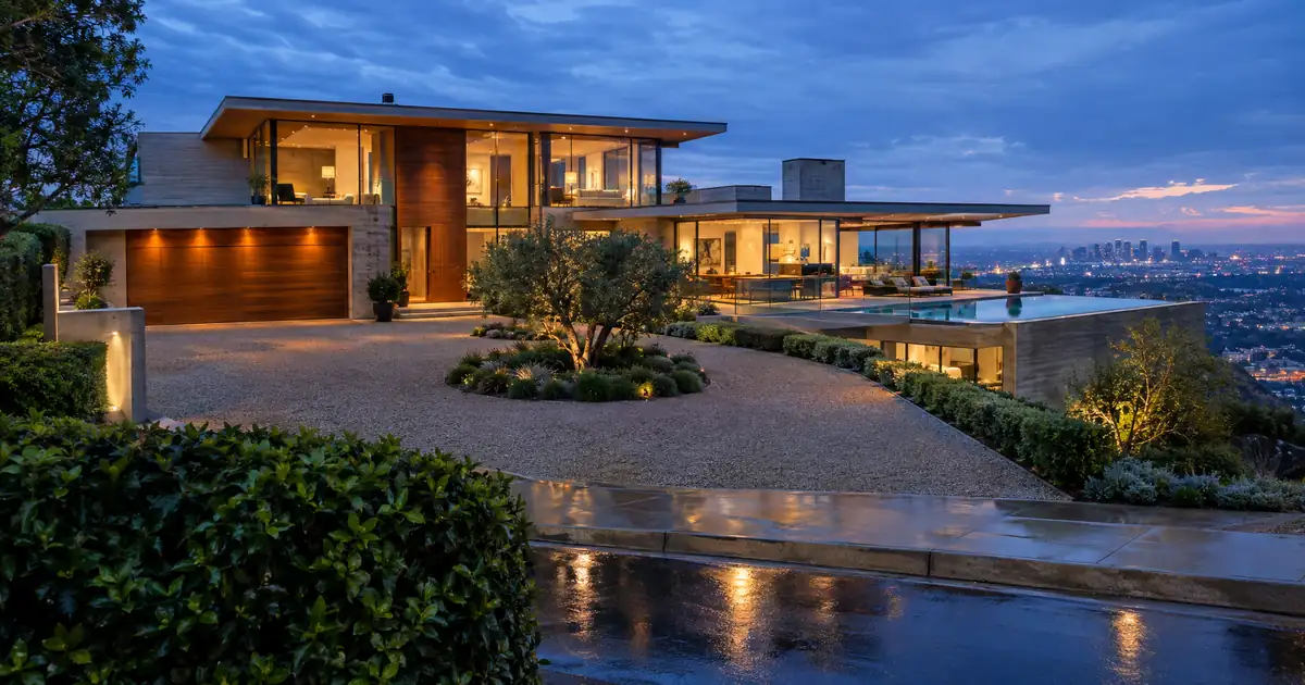 Managed Vs Co-hosted Luxury Rental: Which DSCR File Wins