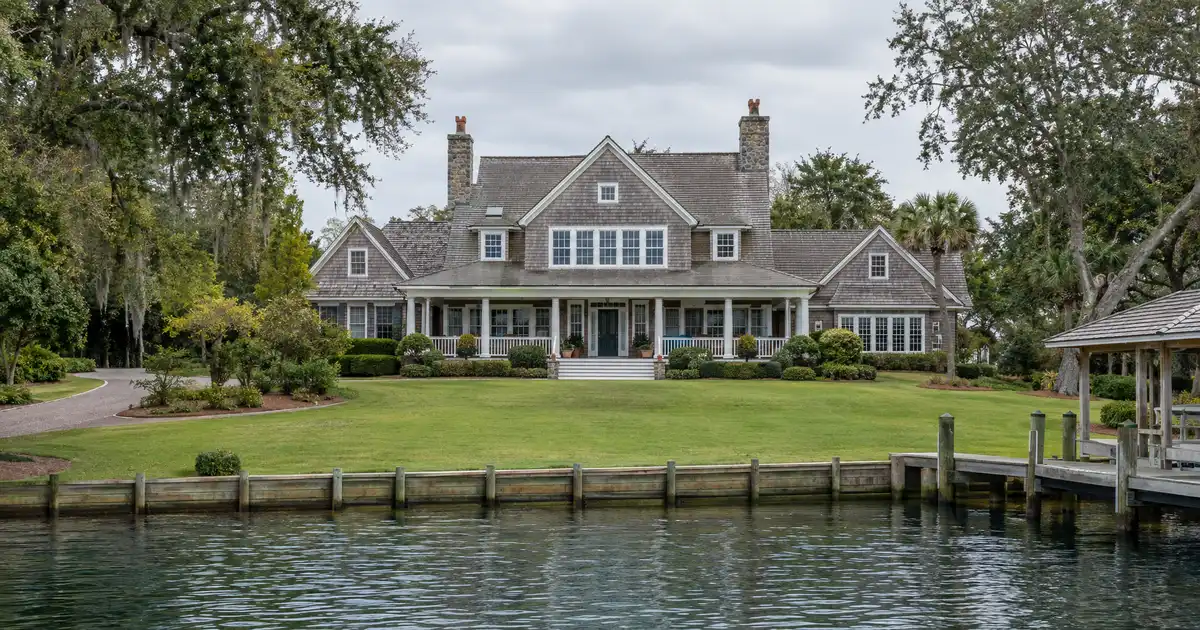 Jumbo cash-out refinance in Homosassa Springs, Florida — equity above the conforming limit into cash