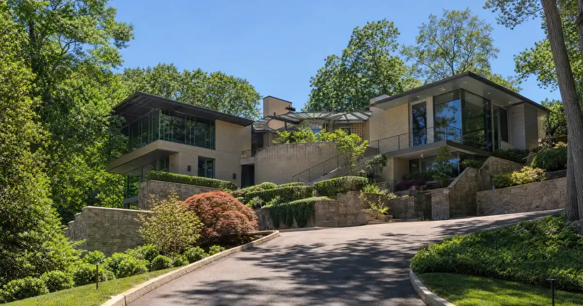 Jumbo cash-out refinance in Newport News, Virginia — equity above the conforming limit into cash
