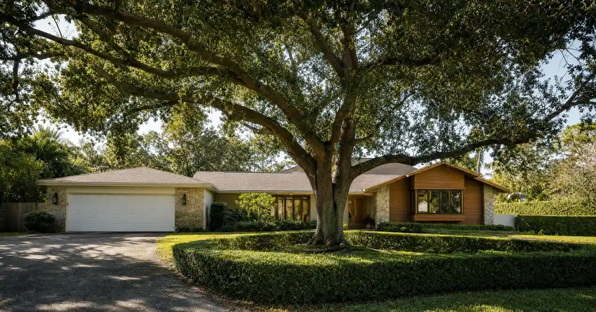 Cash-out refinance in Pembroke Pines, Florida — home equity into cash