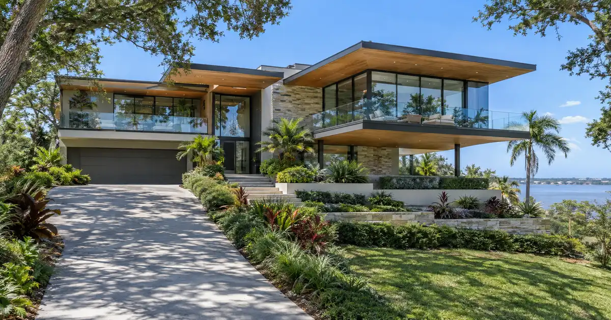Jumbo cash-out refinance in Port Orange, Florida — equity above the conforming limit into cash