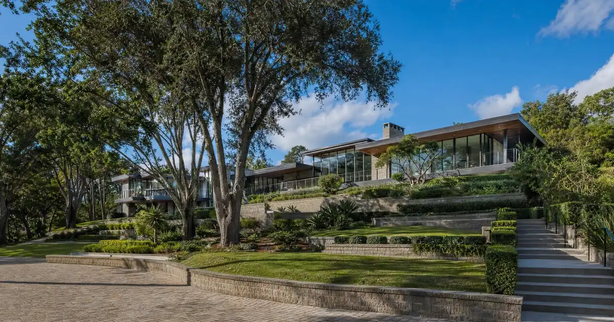 Jumbo cash-out refinance in St. Petersburg, Florida — equity above the conforming limit into cash